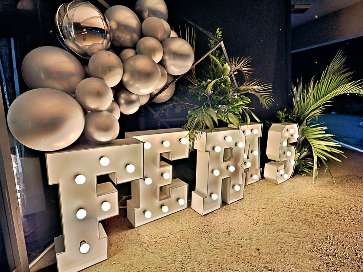 Baile de formatura com baloes e decoracao premium